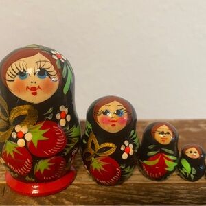 Russian Nesting Dolls Set 5 pieces Miniature